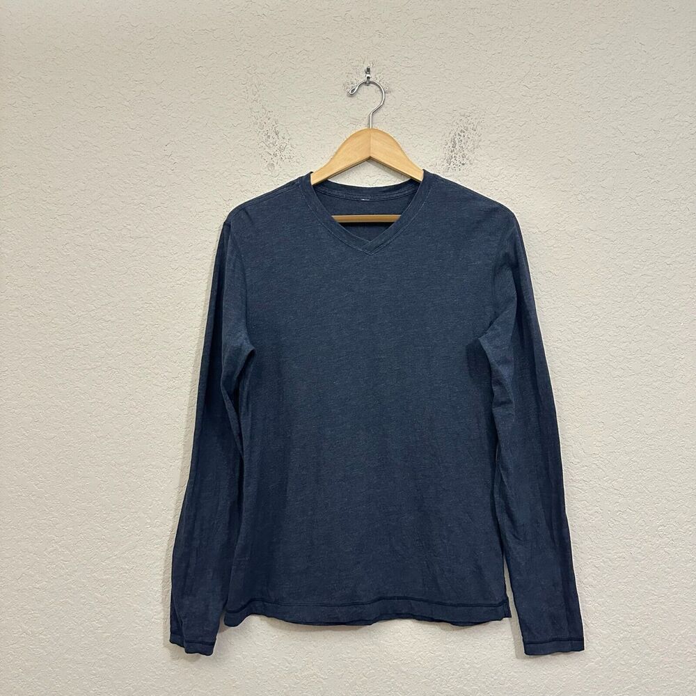 Lululemon Fundamental V-Neck Long Sleeve T-Shirt in Heather Grey